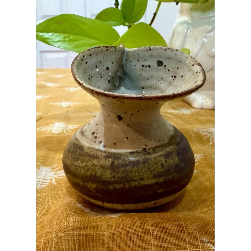 Vintage Studio Pottery Weed Pot, Small Pinch Neck Bud Vase, Speckled Stone - Picture 4 of 7